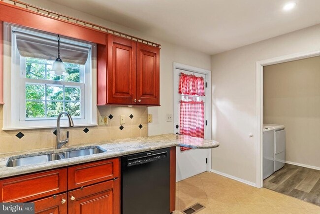 Building Photo - 4111 Nantucket Dr