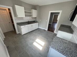 Building Photo - Renovated 2BR House