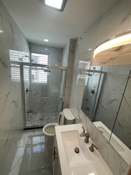 Building Photo - 101 Romaine Ave