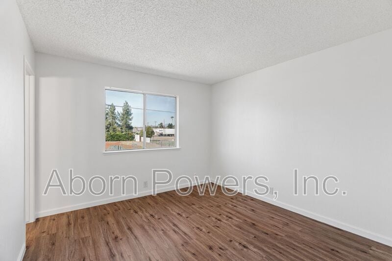 Building Photo - 1221 B St