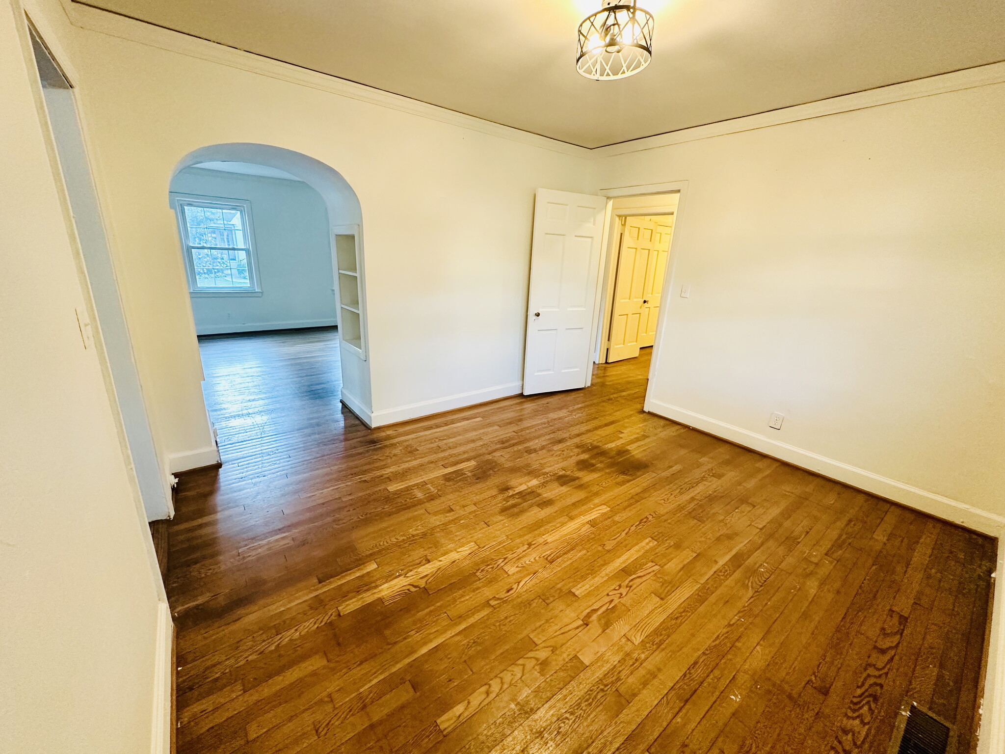 Dining - 318 W Glenwood Dr
