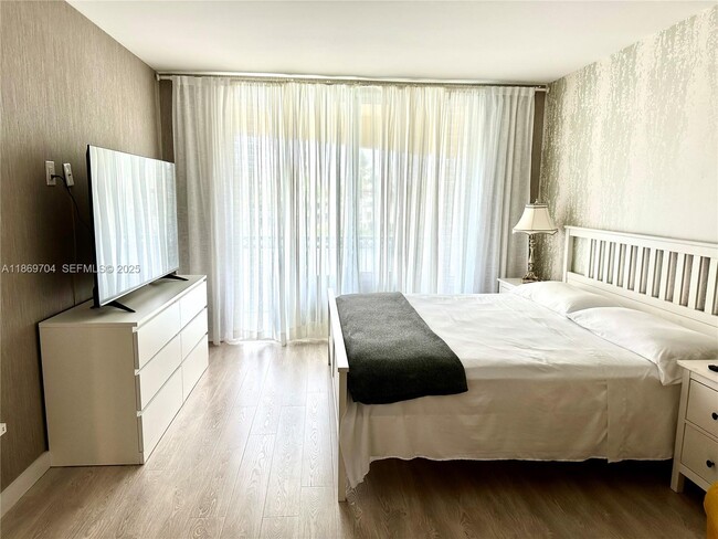 Building Photo - 201 Golden Isles Dr