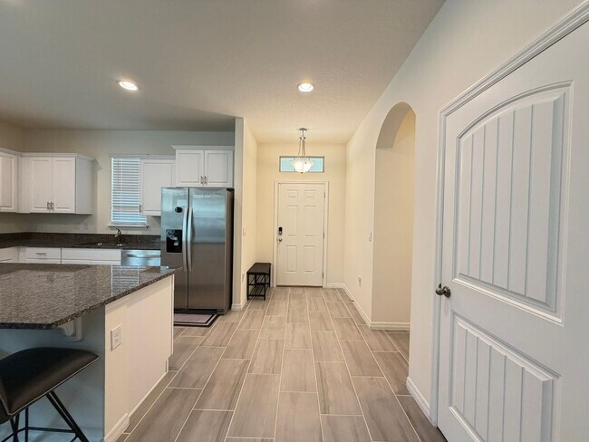 Building Photo - Perfect Home waiting for you! FULLY FURNISHED!