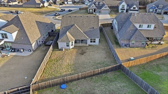 Building Photo - Welcome to this exceptionally well maintained like new home located in the Estates at Morrow Place