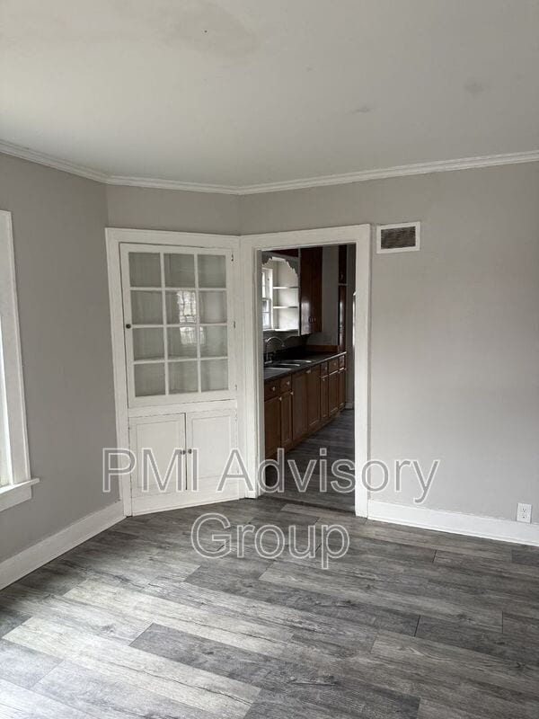 Building Photo - 700 SW Macvicar Ave