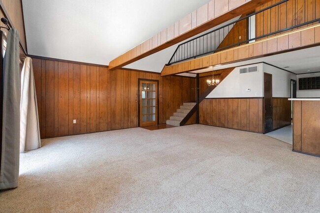 Building Photo - 2676 Woodcrest Dr