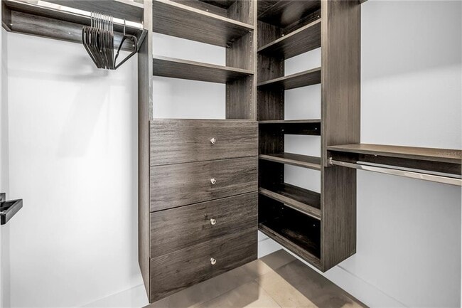 Building Photo - 2065 Goldenrod St