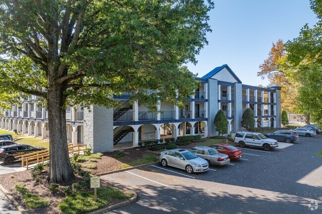 Building Photo - The 902 Apts