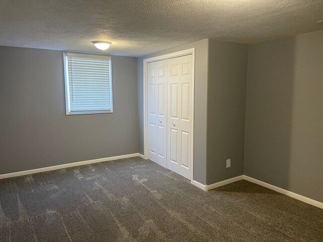 Building Photo - Rare find!