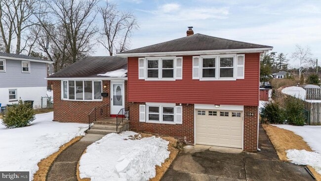 Building Photo - 154 Valleybrook Rd E