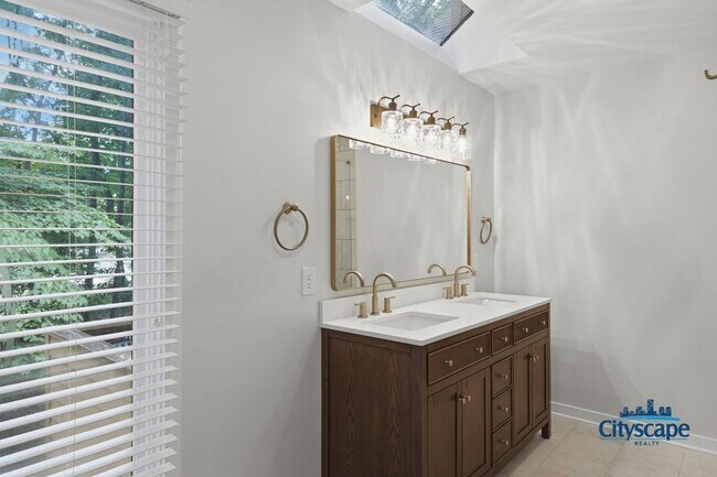 Building Photo - Swanky Brandermill Contemporary Home available NOW