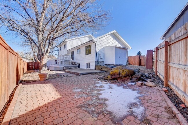 Building Photo - Willow Creek Home 4BR/3BA with attached 2 car garage! AVAIL 7/15/26