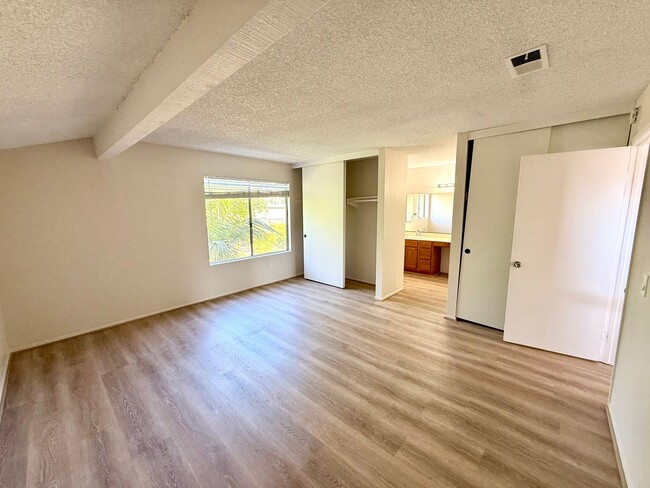 Building Photo - Wonderful 4 Bedroom 2-story Townhome in "F...