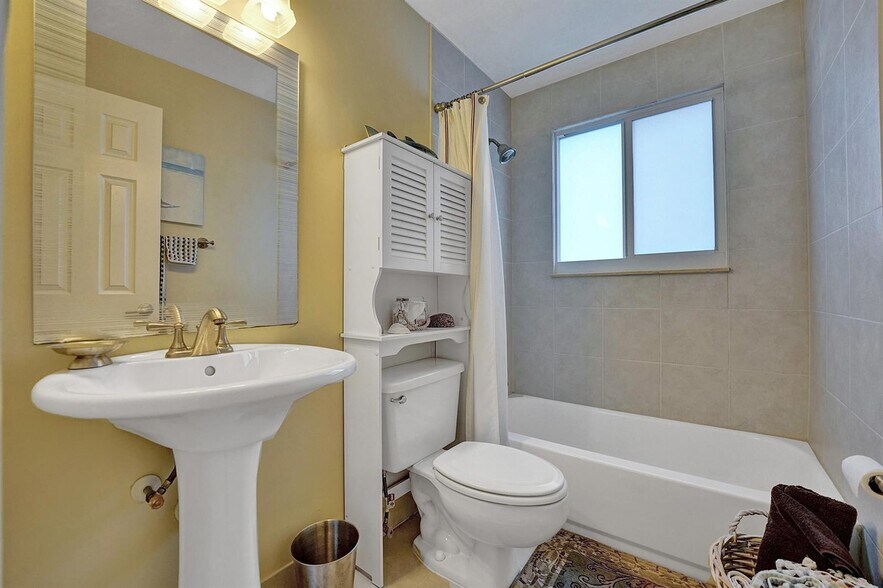 Building Photo - 2940 Myrtle Oak Cir