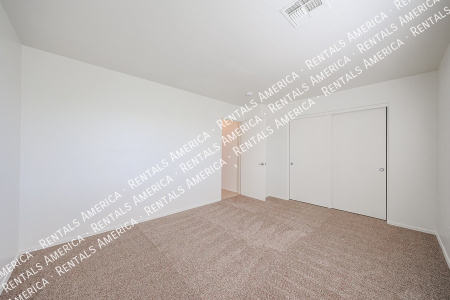 Building Photo - 17747 W Ventura St