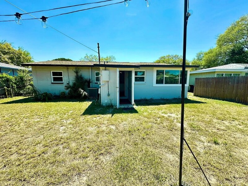 Building Photo - 5213 12th Ave S