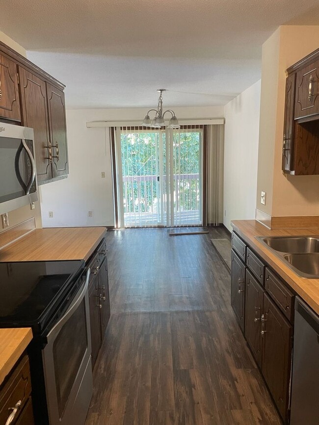 Building Photo - Blaine Townhome for Rent