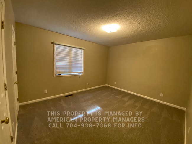 Building Photo - 152 Purple Finch Ln