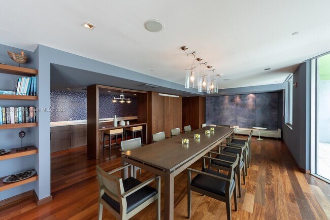Building Photo - 325 S Biscayne Blvd