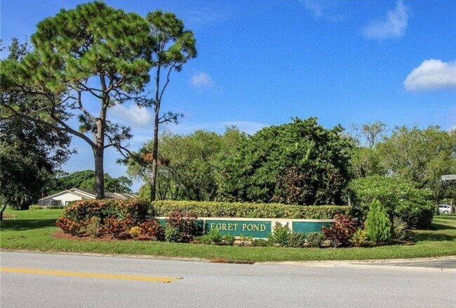 Building Photo - 2525 SW Egret Pond Cir