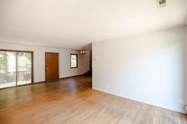 Building Photo - 1255 W Belden Ave