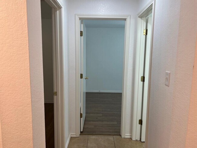 Building Photo - 18121 Skysail Dr