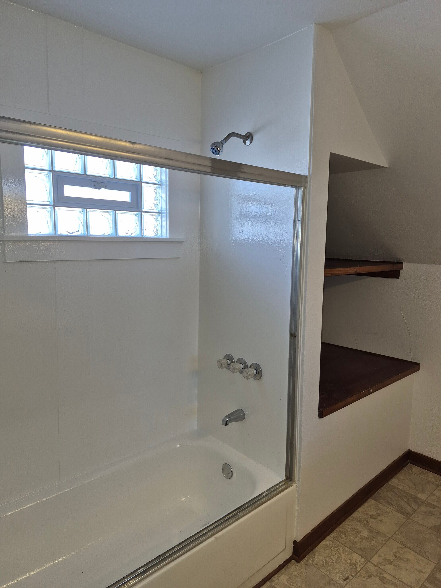 Building Photo - 202 Gadow Ln