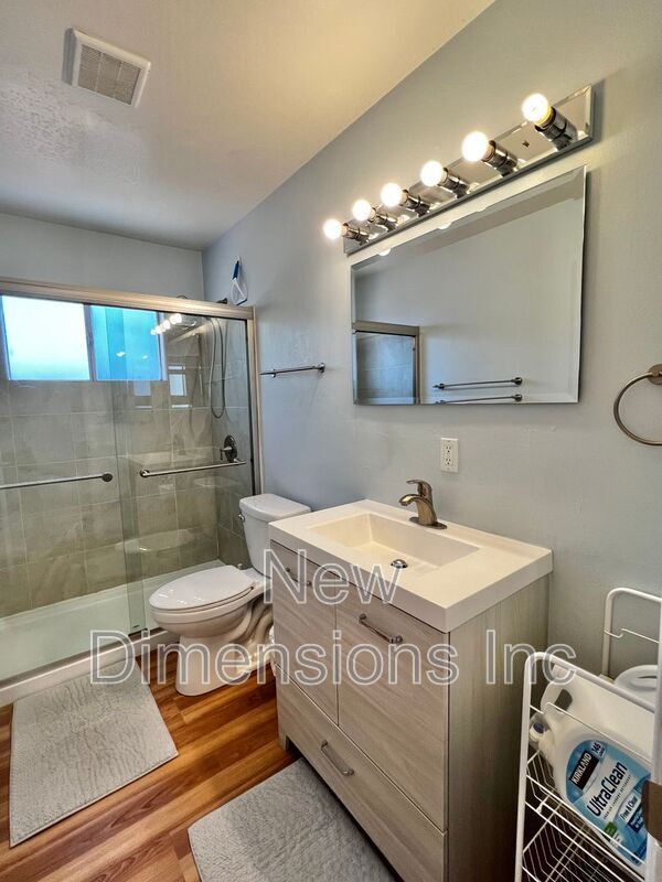 Building Photo - 561 Claremont St