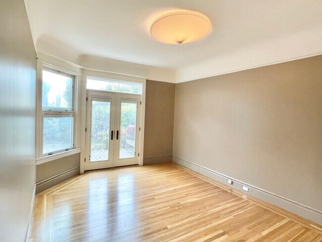 Building Photo - Lower Pacific Heights 2BR/2BA Condo With Bonus Room! Deck! Yard! Garage!  PROGRESSIVE