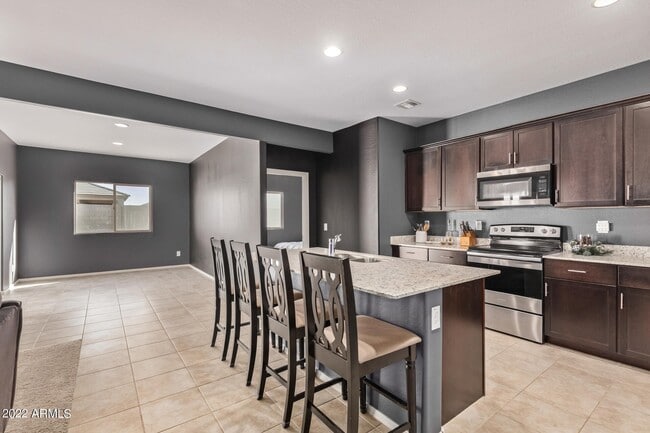 Building Photo - 43721 W Acacia Ave