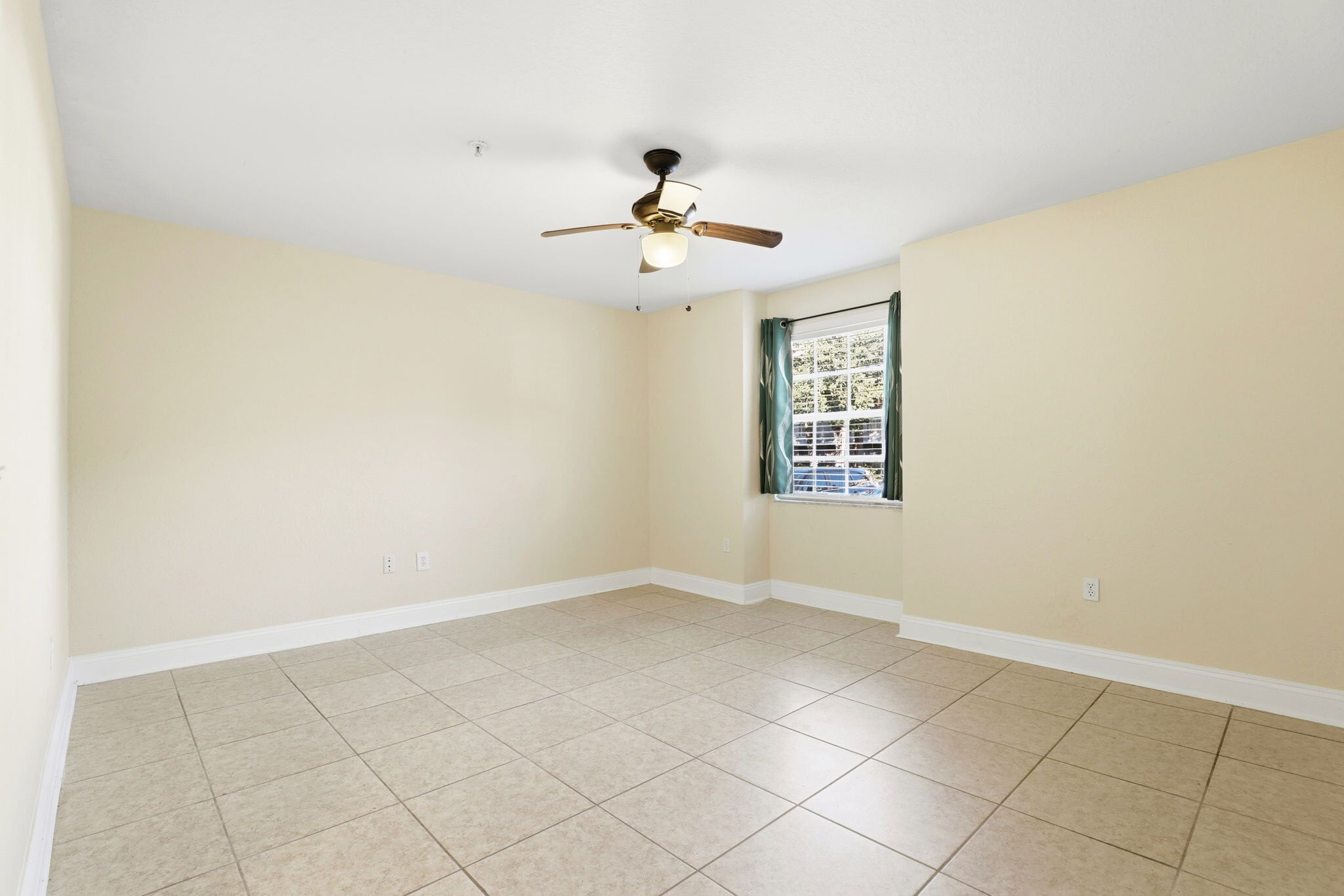 Building Photo - 13839 Fairway Island Dr