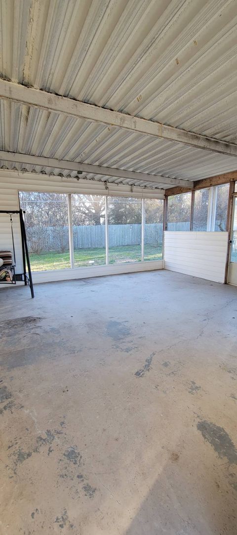 Building Photo - Ready to Move in