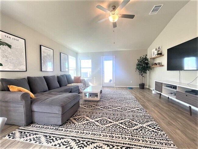 Building Photo - 5609 Bellissima Way