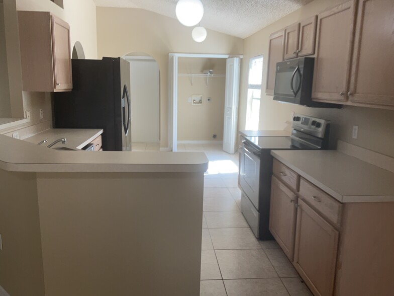 Building Photo - 806 Rocky Mountain Ct