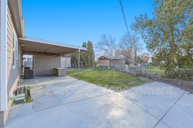 Building Photo - 1107 Thayer Dr