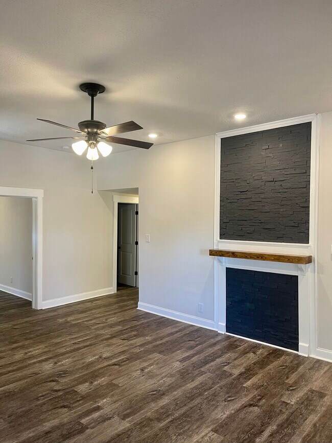 Building Photo - 113 N Patterson St