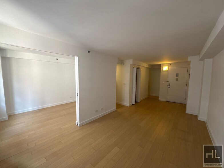 Building Photo - East 39th Street