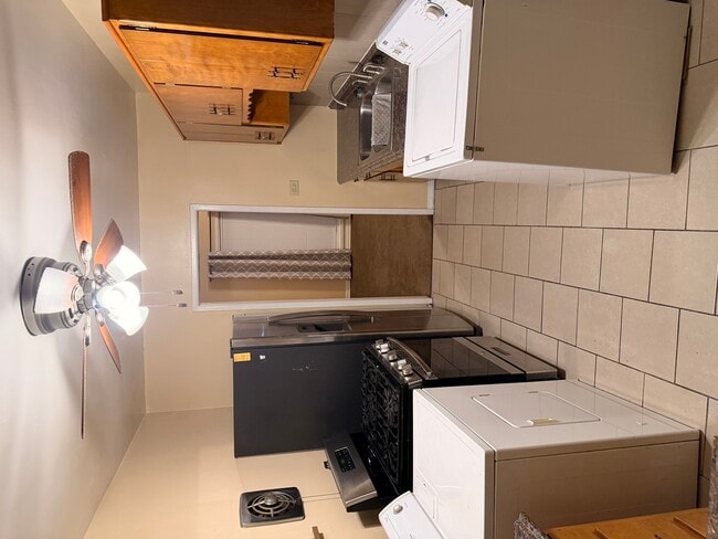 Building Photo - 1367 Burnham Ave