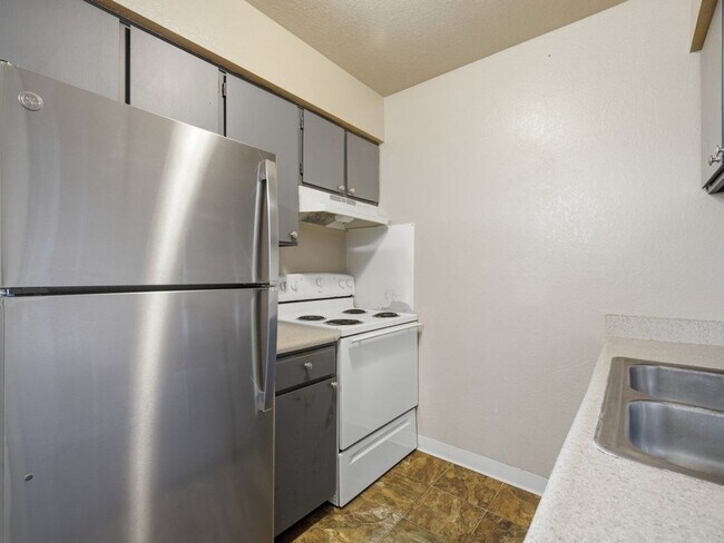 Building Photo - 1505 S Woodland Ave