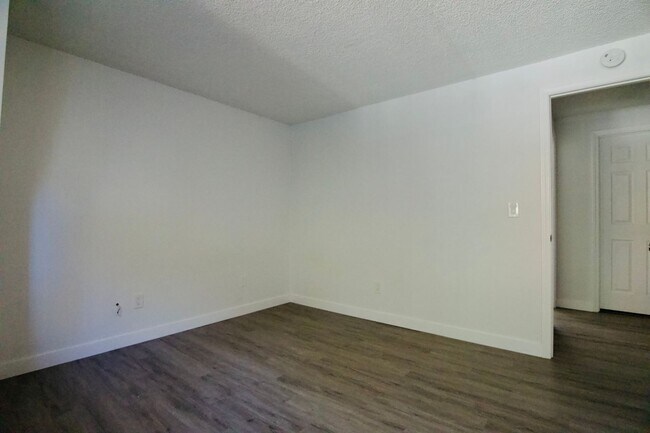 Building Photo - 5111 SW Beaverton Hillsdale Hwy
