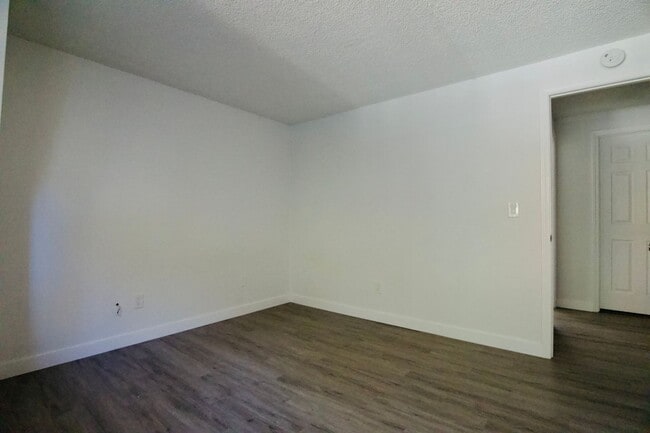 Building Photo - 5111SW Unit A-D