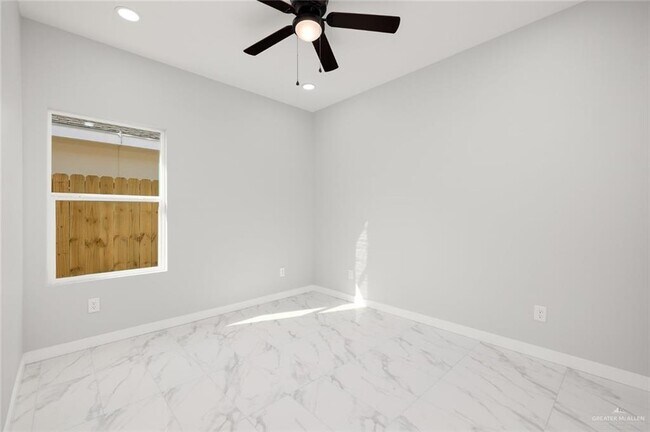 Building Photo - 919 N Woodson Ave