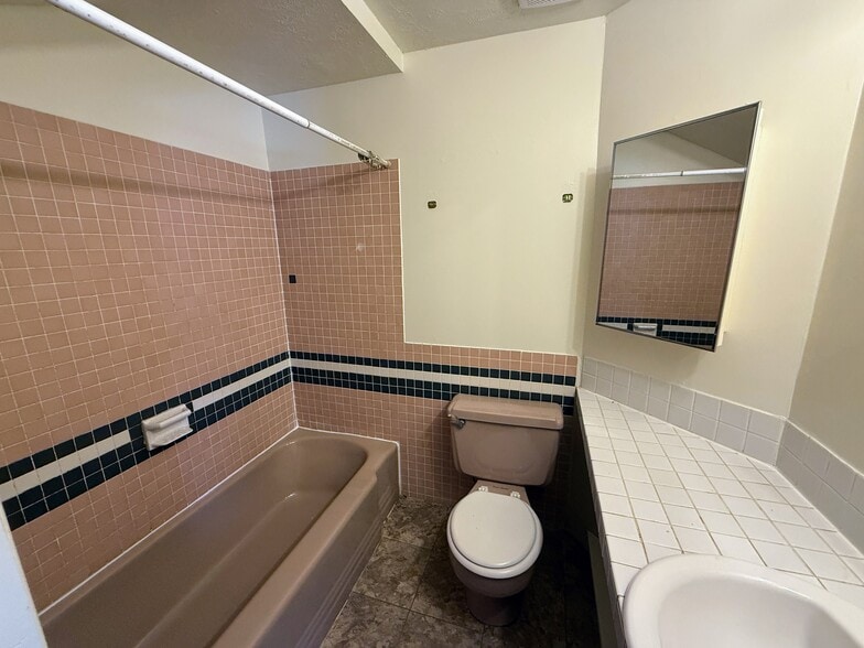 Building Photo - 539 Adams Ave