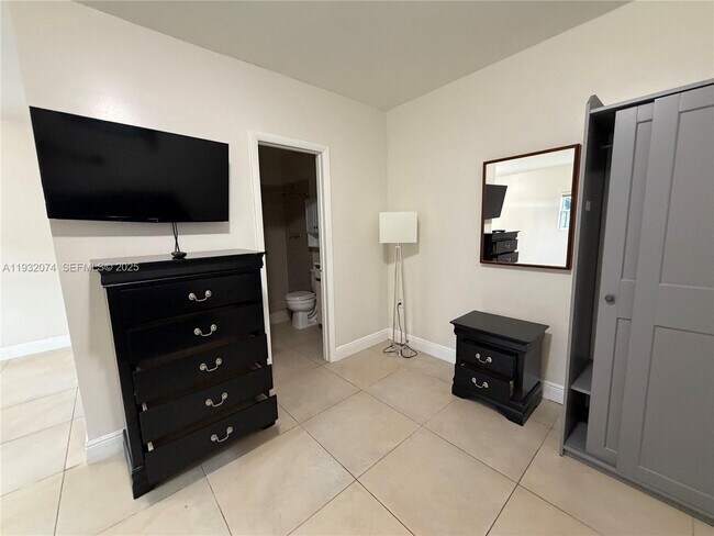 Building Photo - 808 NW 19th St