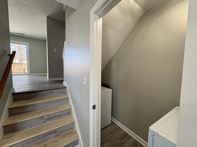 Building Photo - 1410 Ashbourne Dr