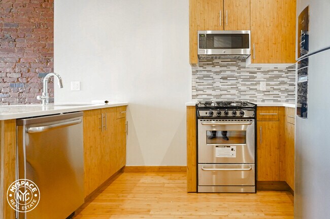 Building Photo - 1158 Fulton St