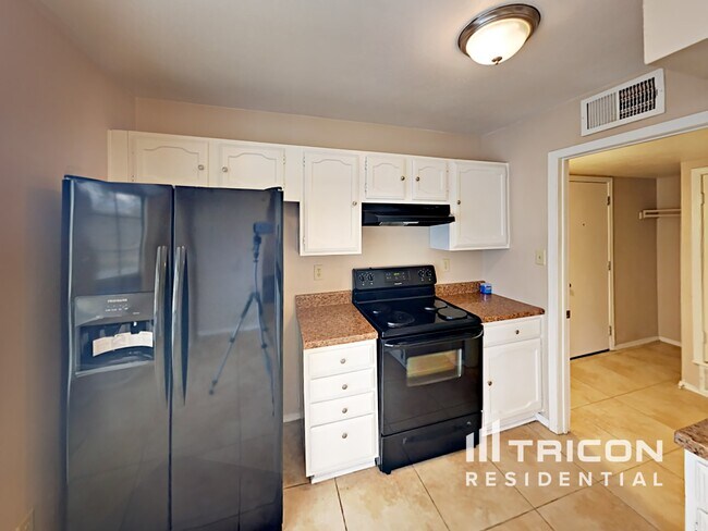 Building Photo - 1378 Southridge Dr