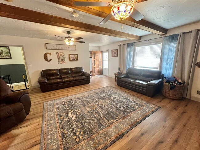 Building Photo - 408 5th St