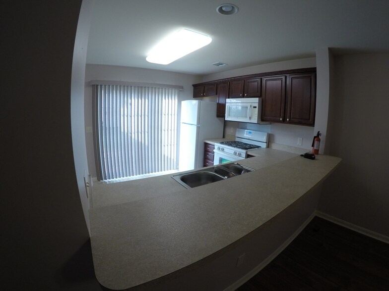 Building Photo - 2123 Quail Hollow Dr