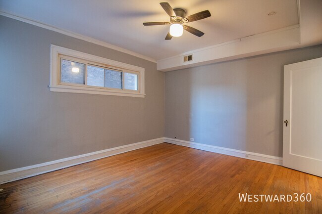 Building Photo - 7841 S Kingston Ave